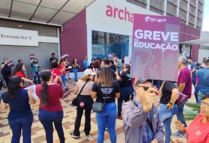 Segurança de shopping ID proíbem entrada durante manifestação
 -  (crédito: Ed Alves/CB/DA Press)