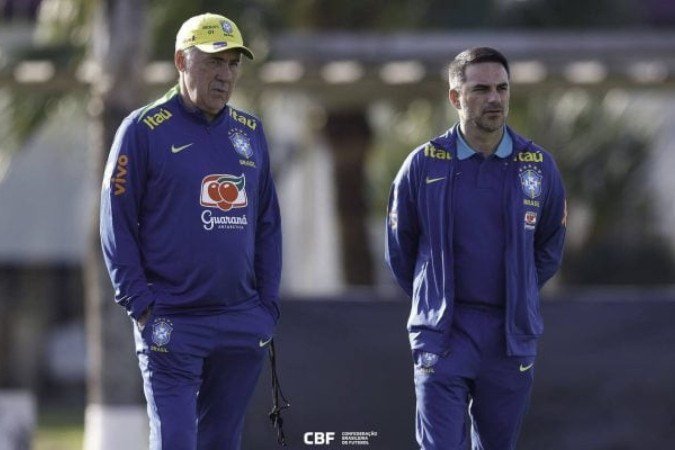 Ancelotti ao lado de Rodrigo Caetano em treino da Seleção Brasileira - (crédito: Foto: Rafael Ribeiro/CBF) Ancelotti ao lado de Rodrigo Caetano em treino da Seleção Brasileira - (crédito: Foto: Rafael Ribeiro/CBF)