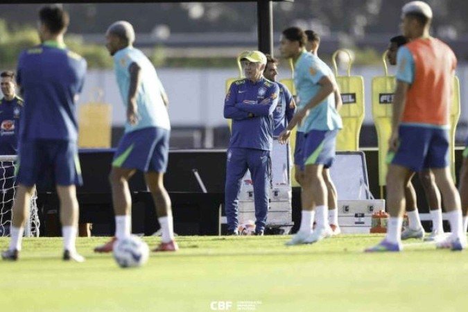 Carlo Ancelotti observa jogadores em treino da Seleção - (crédito: Foto: Rafael Ribeiro / CBF) Carlo Ancelotti observa jogadores em treino da Seleção - (crédito: Foto: Rafael Ribeiro / CBF)
