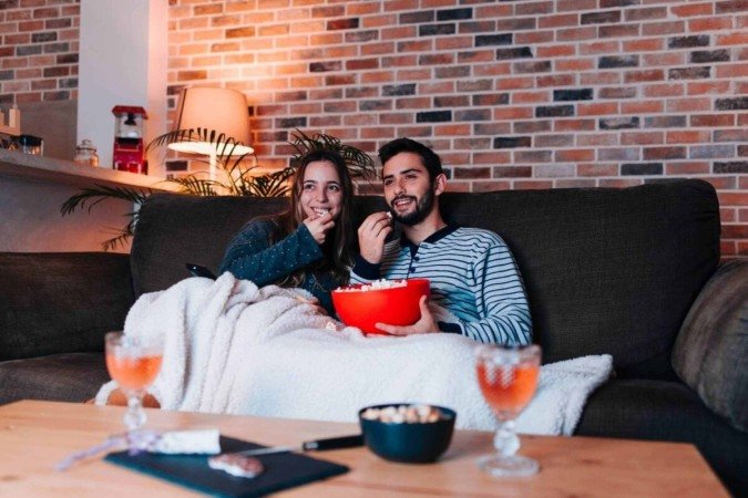 Filmes românticos são ideais para o Dia dos Namorados (Imagem: blissblue_11 | Shutterstock)
- (crédito: EdiCase) Filmes românticos são ideais para o Dia dos Namorados (Imagem: blissblue_11 | Shutterstock)
- (crédito: EdiCase)