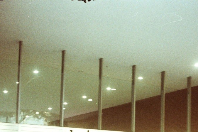 O mistério das fotos em câmeras analógicas dão um ar apaixonante para as memórias de Louise