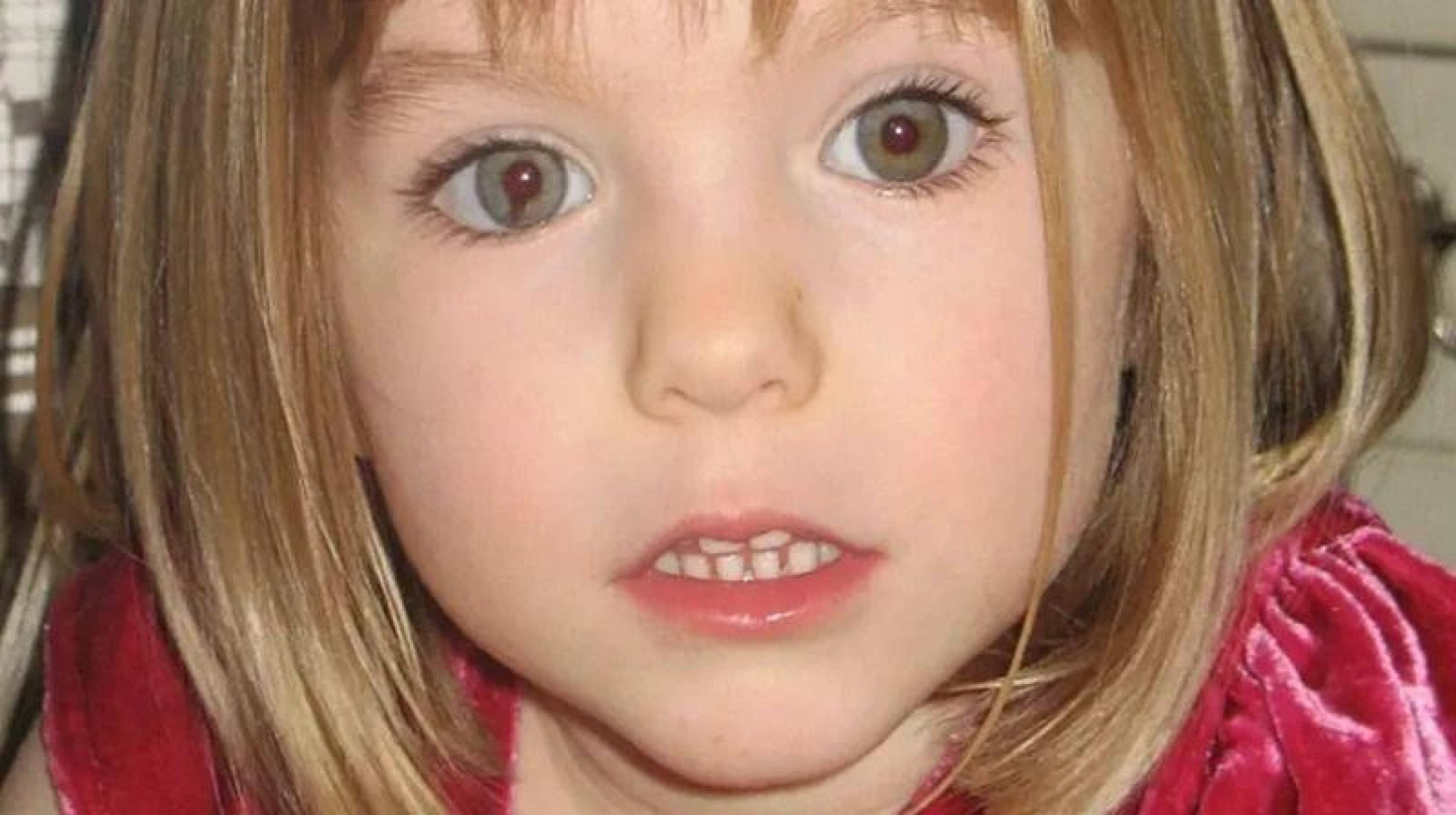 Uma barreira bloqueia a rua enquanto a polícia retoma as buscas pelo corpo de Madeleine McCann, que desapareceu em maio de 2007 -  (crédito: Reuters)