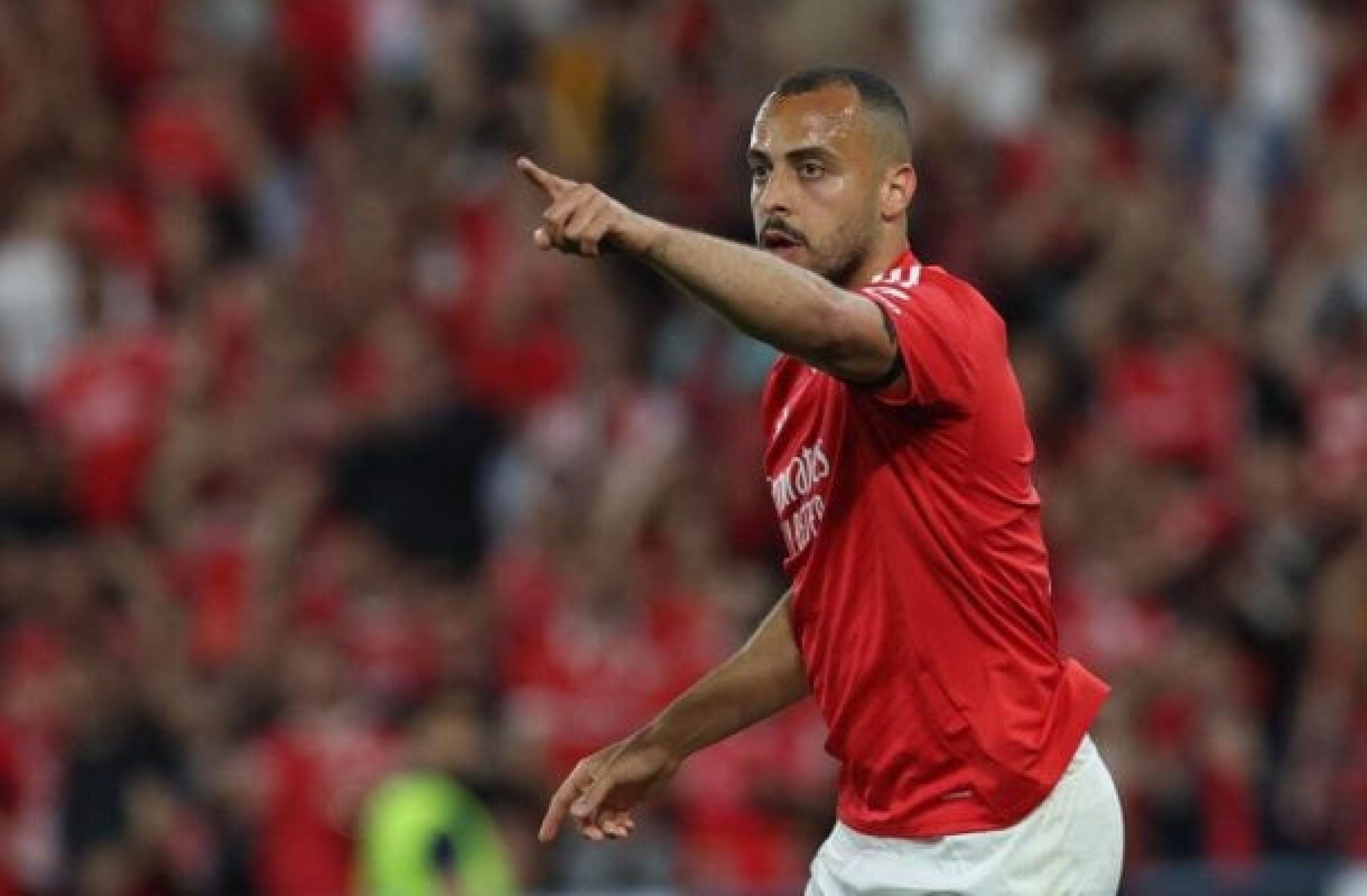 Botafogo negocia a contratação do atacante Arthur Cabral, do Benfica