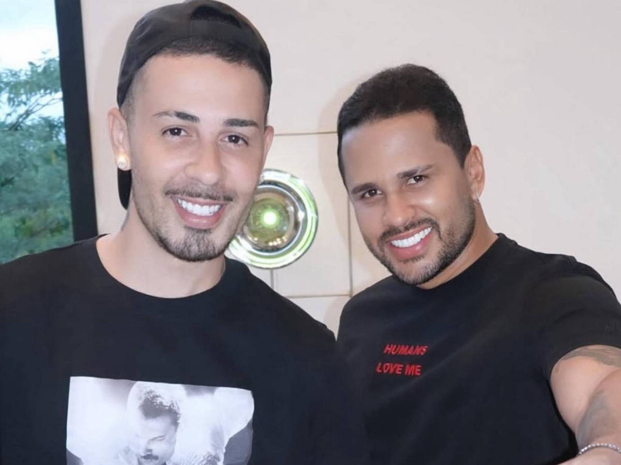 Carlinhos Maia entrega fetiches e expõe sobre vida sexual com Lucas Guimarães - (crédito: Observatorio dos Famosos) Carlinhos Maia entrega fetiches e expõe sobre vida sexual com Lucas Guimarães - (crédito: Observatorio dos Famosos)