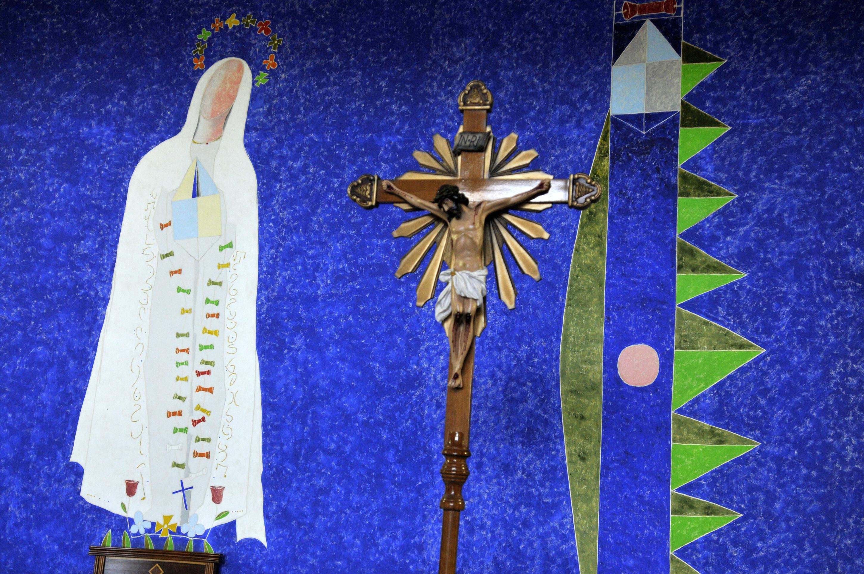  03/06/2025. Crédito: Minervino Júnior/CB/D.A Press. Brasil.  Brasilia - DF. Igrejinha da 107/108 Sul com obras no altar de Francisco Galeno artista plástico que faleceu no Piauí.