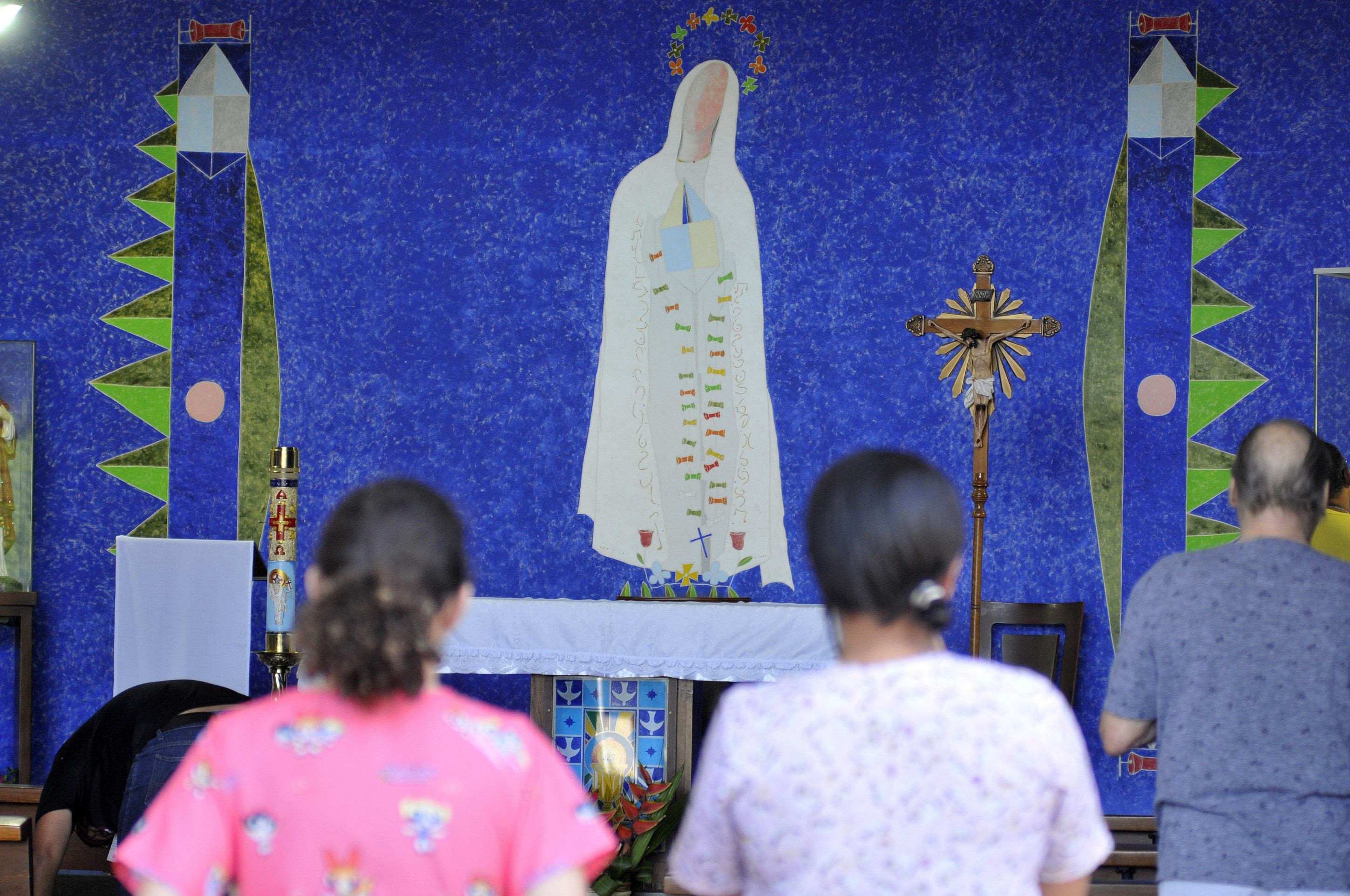  03/06/2025. Crédito: Minervino Júnior/CB/D.A Press. Brasil.  Brasilia - DF. Igrejinha da 107/108 Sul com obras no altar de Francisco Galeno artista plástico que faleceu no Piauí.