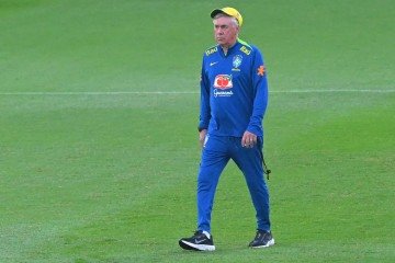  Brazil's Italian head coach Carlo Ancelotti takes part in a training session at the Monumental Stadium in Guayaquil, Ecuador, on June 4, 2025, on the eve of their South American FIFA World Cup 2026 qualifier match against Ecuador. (Photo by Rodrigo BUENDIA / AFP)
       -  (crédito: Rodrigo Buendia/AFP)