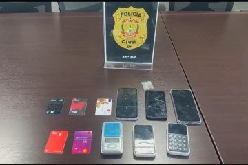 Celulares apreendidos em operação que desarticulou grupo que praticava fraudes bancárias e crimes cibernéticos -  (crédito: PCDF)