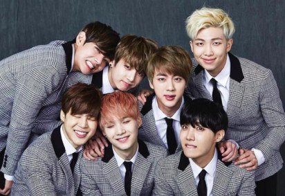 O BTS integra o estilo originário da Coreia que ficou conhecido como K-pop, mesclando gêneros diversos como pop, hip-hop e música eletrônica.

 -  (crédito: Divulgação)