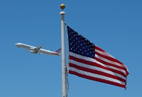 Trump barra entrada de viajantes de 12 países aos EUA; Cuba e Venezuela terão restrição parcial - (crédito: BBC Geral)