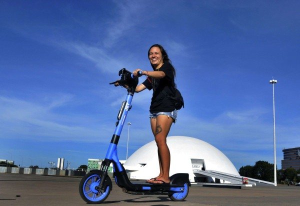 04/06/2025. Crédito: Minervino Júnior/CB/D.A Press. Brasil.  Brasilia - DF. Patinetes em Brasília. Pessoas que já sofreram quedas com o equipamento. Eduarda Furtado