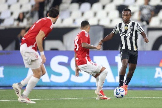 NATHAN FERNANDES - Foi o reserva que teve mais minutos em campo, já que todos os outros entraram depois dos 30 minutos. Mesmo assim, teve uma participação discreta e pouco eficiente. No fim, levou um cartão amarelo bobo. NOTA: 4,5