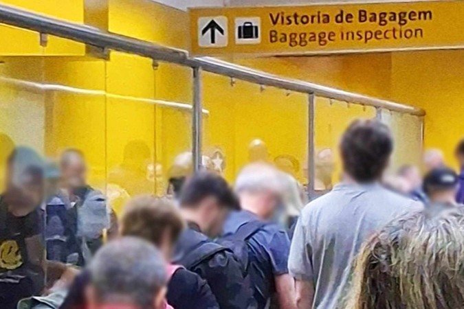 Na terça-feira (3), o Aeroporto Internacional de São Paulo, em Guarulhos, registrou longas filas nos terminais 2 e 3 devido à atuação dos fiscais tanto nas áreas de embarque quanto nas docas de importação -  (crédito: Divulgação/Sindifisco Nacioanal )