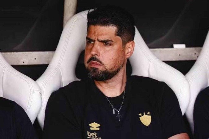 Mas já? Passagem de António Oliveira pelo Sport durou menos de um mês - (crédito: Foto: Paulo Paiva/ Sport Recife) Mas já? Passagem de António Oliveira pelo Sport durou menos de um mês - (crédito: Foto: Paulo Paiva/ Sport Recife)