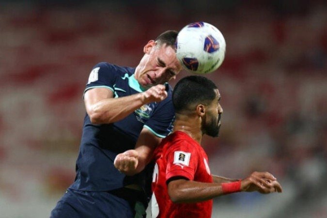 Austrália (de azul na foto em jogo com Bahrain), pode confirmar preseaça na Copa de 2026 na rodada desta 5ª feira - (crédito: Foto: Christopher Pike/Getty Images) Austrália (de azul na foto em jogo com Bahrain), pode confirmar preseaça na Copa de 2026 na rodada desta 5ª feira - (crédito: Foto: Christopher Pike/Getty Images)