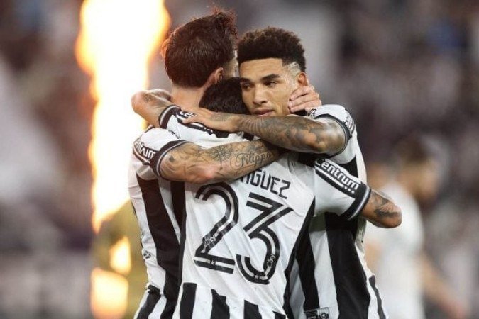 Botafogo venceu o Ceará por 3 a 2, entrou no G-6 do Brasileirão e cumpriu objetivo da diretoria antes do Mundial -  (crédito: Foto: Vitor Silva/Botafogo)