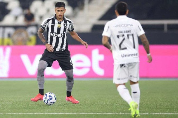 DAVID RICARDO - Não se posicionou bem nos dois gols de Pedro Raul. No primeiro gol, não acompanhou o movimento e deixou o centroavante livre na pequena área. Já no segundo, olhou mais a bola e sequer conseguiu disputar no alto. NOTA: 4,5