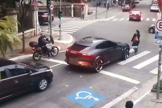 Câmera flagra infração de trânsito com Ferrari de Neymar em SP - (crédito: Foto: Reprodução) Câmera flagra infração de trânsito com Ferrari de Neymar em SP - (crédito: Foto: Reprodução)