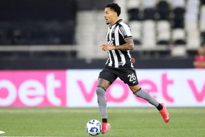 GREGORE - Falhou na cobertura do primeiro gol do Ceará. Apesar disso, teve uma boa atuação, tanto na defesa quanto no ataque, criando até boas oportunidades. NOTA: 6,5