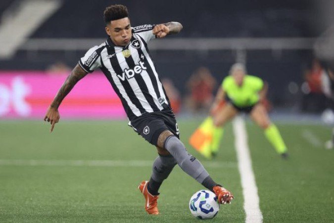 IGOR JESUS - Lutou muito, mostrou vontade até o fim, mas não conseguiu marcar na sua despedida. Participou bem da partida. NOTA: 6,0