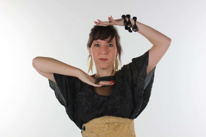  Design Flavia Amadeu transforma borracha colorida em roupas e jóias