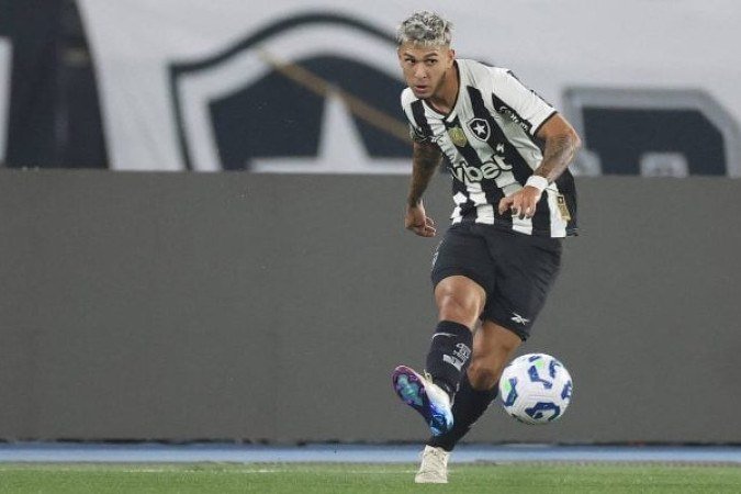 MATEO PONTE - Poderia ter fechado mais o espaço no cruzamento que originou o segundo gol de Pedro Raul. NOTA: 5,0