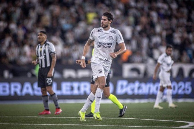 CEARÁ - No primeiro tempo, se limitou a defender e não ameaçou o Botafogo. Já na etapa final, mudou a postura, incomodou e fez dois gols. Talvez pudesse sair com outro resultado do Nilton Santos se tivesse a mesma postura desde o início. NOTA: 5,0