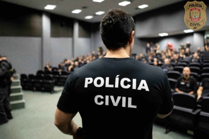 Segundo a Polícia Civil mulher presa com R$ 40 mil é integrante da quadrilha do cobre - (crédito: Divulgação PCDF ) Segundo a Polícia Civil mulher presa com R$ 40 mil é integrante da quadrilha do cobre - (crédito: Divulgação PCDF )