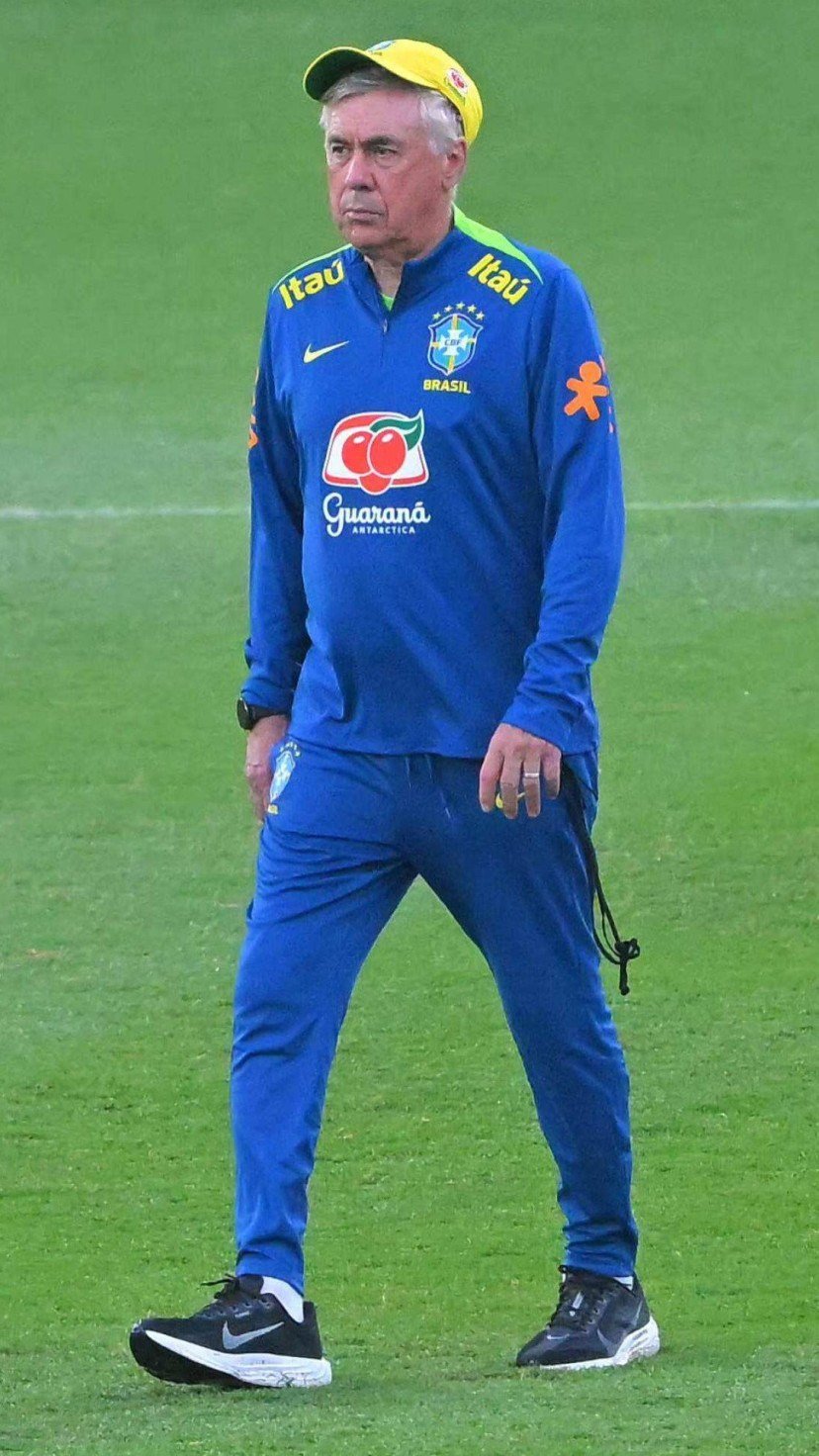  Brazil's Italian head coach Carlo Ancelotti takes part in a training session at the Monumental Stadium in Guayaquil, Ecuador, on June 4, 2025, on the eve of their South American FIFA World Cup 2026 qualifier match against Ecuador. (Photo by Rodrigo BUENDIA / AFP)
       -  (crédito: Rodrigo Buendia/AFP)