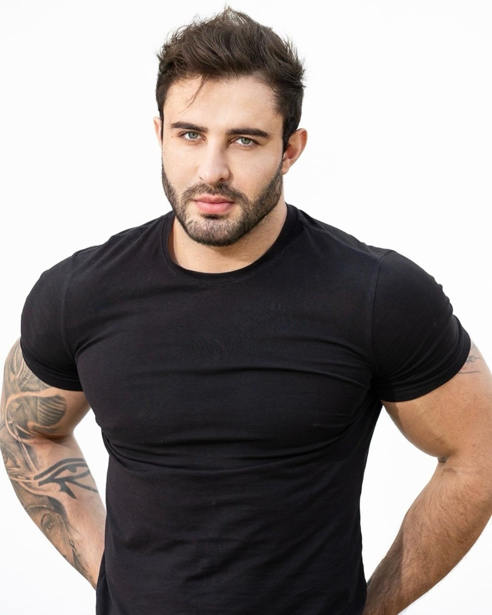 Cantor Estevan troca música sertaneja pela gospel