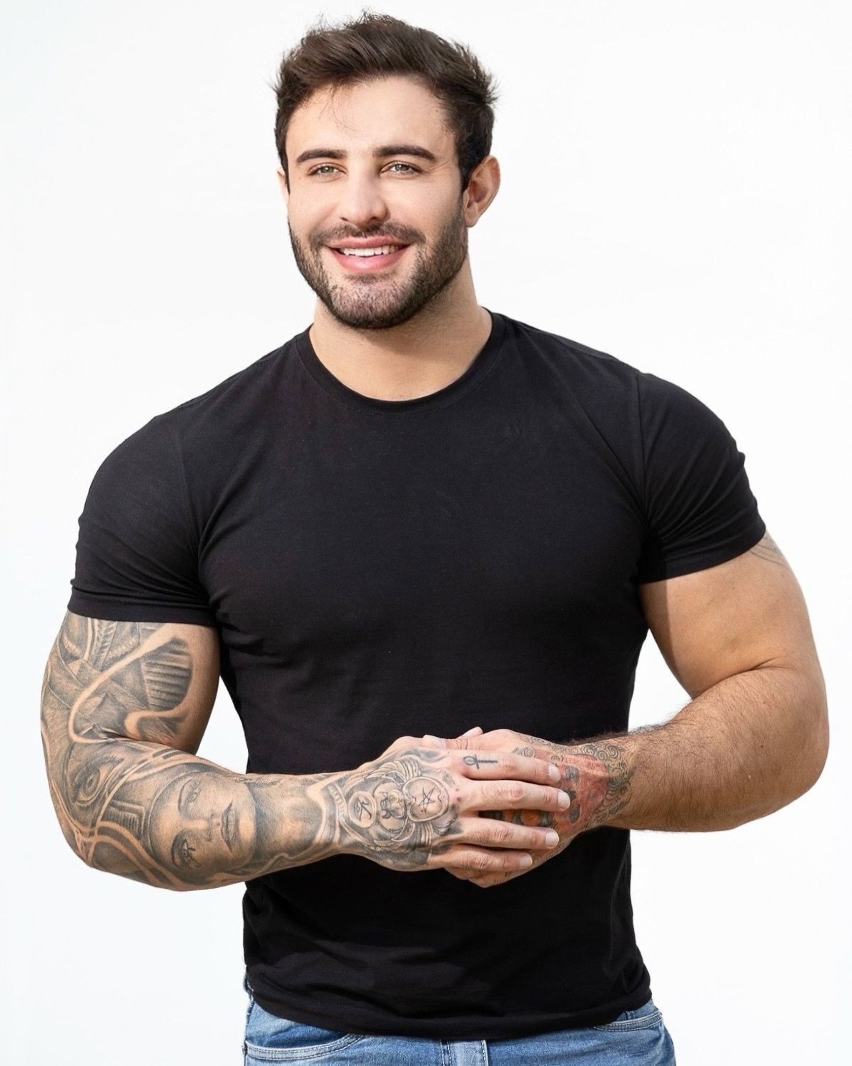 Cantor Estevan troca música sertaneja pela gospel