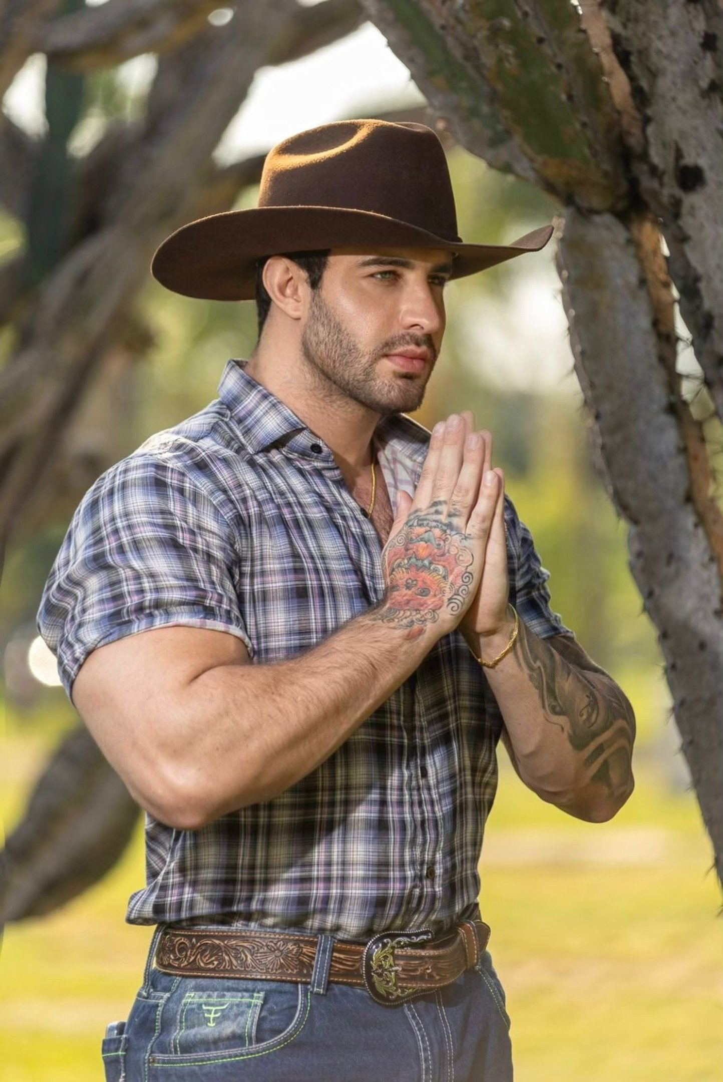 Cantor Estevan troca música sertaneja pela gospel