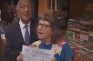 'Não me agarre no pescoço', disse a mulher -  (crédito: Reprodução/Redes sociais)