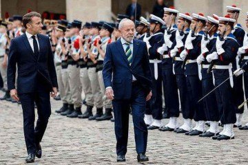 'Nós devemos melhorar este acordo', disse Macron ao lado de Lula -  (crédito: Ricardo Stuckert / PR)