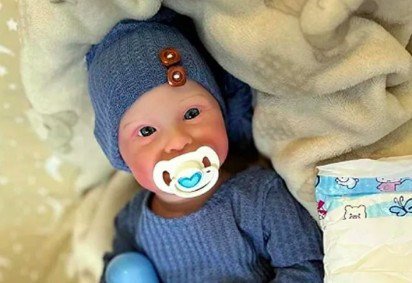 Dessa vez, um padre que tem mais de 6 milhões de seguidores nas redes sociais fez um desabafo sobre mulheres que tratam bonecas reborn como filhos de verdade. -  (crédito: Reprodução)