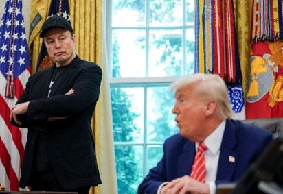 Espetacular briga entre o homem mais rico do mundo e o presidente americano chamou a atenção do planeta  -  (crédito: BBC Geral)