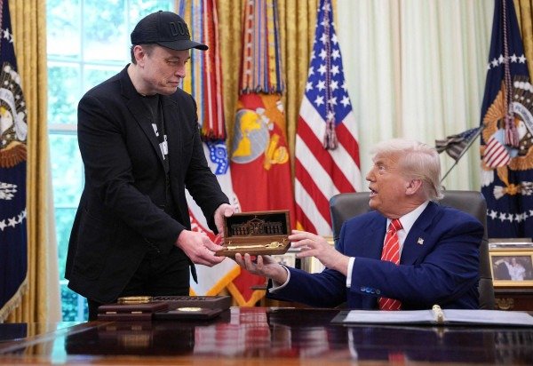 Elon Musk republicou publicação que dizia que Trump 'deveria ser impeachmado e substituído por JD Vance', o vice - (crédito: Kevin Dietsch/Getty Images/AFP)