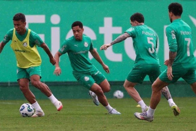 Marcos Rocha e Anibal Moreno (D) em ação no treino do Palmeiras - (crédito: Foto: Cesar Greco/Palmeiras/by Canon) Marcos Rocha e Anibal Moreno (D) em ação no treino do Palmeiras - (crédito: Foto: Cesar Greco/Palmeiras/by Canon)