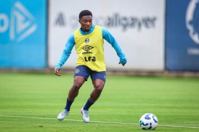 Grêmio tem o retorno de Amuzu aos treinamentos, mas quarteto de estrangeiros é desfalque - (crédito: Foto: Lucas Uebel / Grêmio FBPA) Grêmio tem o retorno de Amuzu aos treinamentos, mas quarteto de estrangeiros é desfalque - (crédito: Foto: Lucas Uebel / Grêmio FBPA)