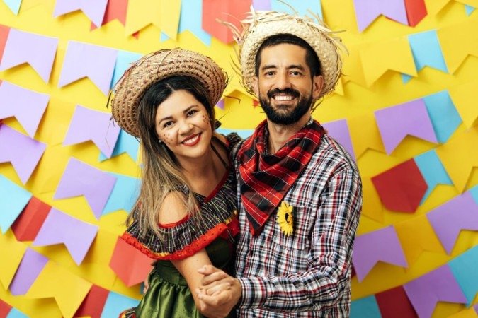 É possível transformar peças do guarda-roupa em trajes de festa junina (Imagem: Kleber Cordeiro | Shutterstock) - (crédito: EdiCase) É possível transformar peças do guarda-roupa em trajes de festa junina (Imagem: Kleber Cordeiro | Shutterstock) - (crédito: EdiCase)