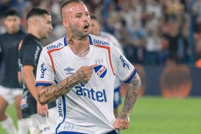 Nico López em ação com a camisa do Nacional, um dos clubes mais importantes do Uruguai - (crédito: Foto: Divulgação/Nacional-URU) Nico López em ação com a camisa do Nacional, um dos clubes mais importantes do Uruguai - (crédito: Foto: Divulgação/Nacional-URU)