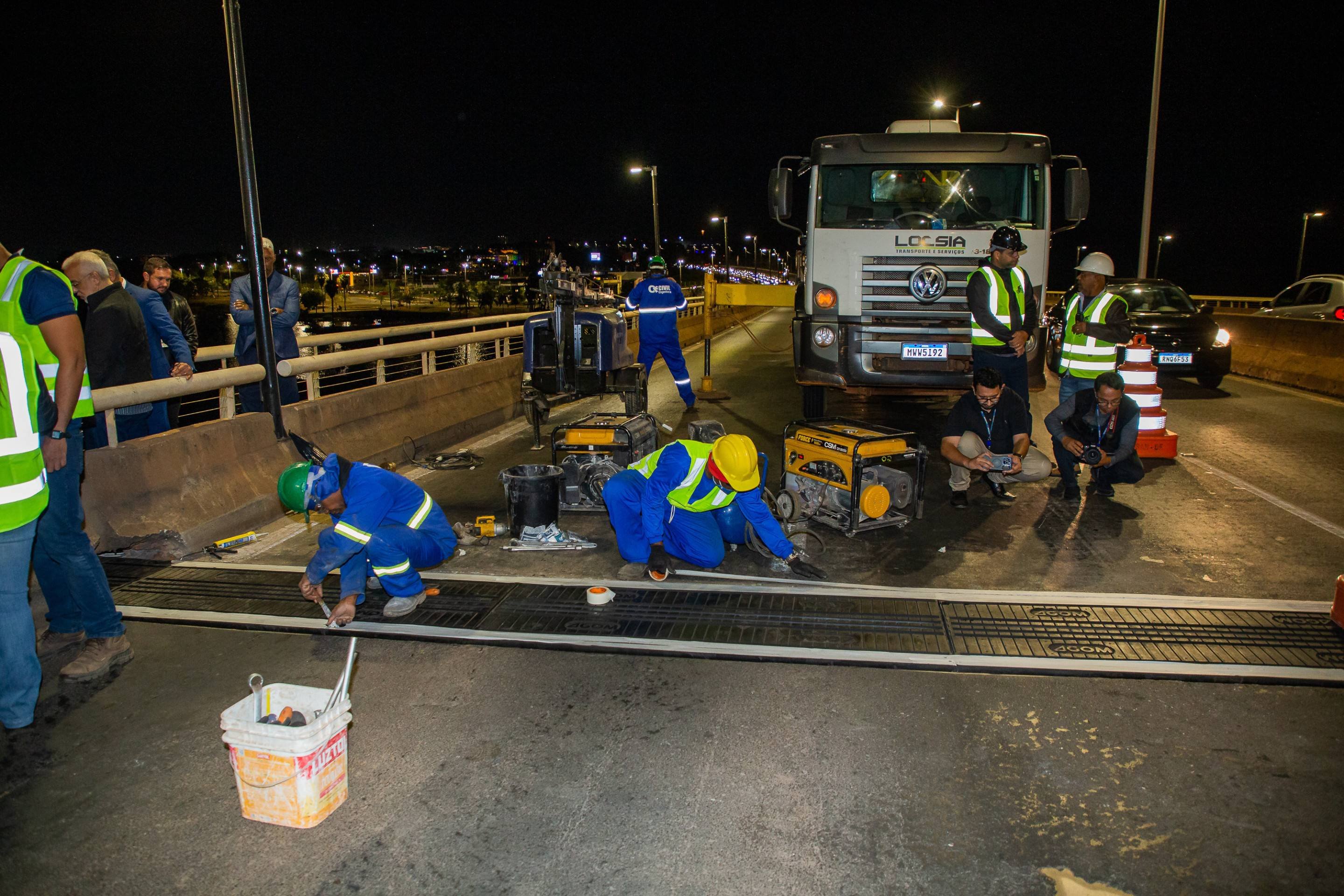 Novas juntas de dilatação são instaladas para reforçar estrutura da Ponte JK