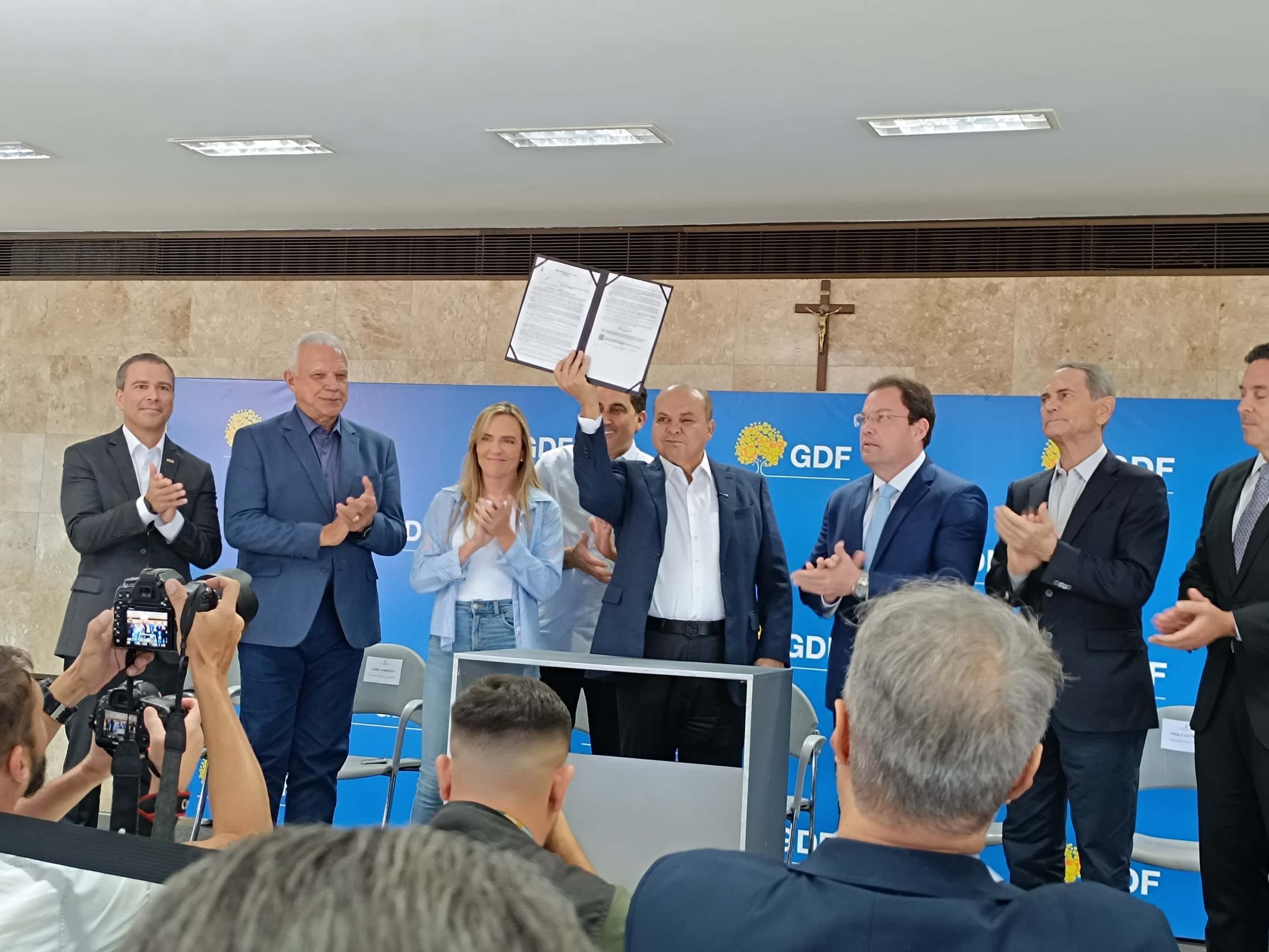 Ibaneis sanciona projeto de lei que permite negociação de dívidas tributárias