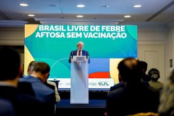 'Por que que eu não posso comprar um franguinho francês? E por que que os ses não podem comprar um franguinho brasileiro? Afinal de contas, comércio binacional é uma via de duas mãos', comentou o chefe do Executivo

 -  (crédito:  Ricardo Stuckert / PR)