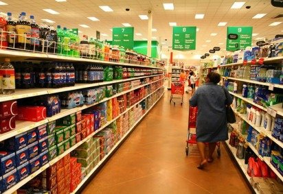 Marcas de refrigerante que fizeram sucesso nos anos 80 e 90 no Brasil desapareceram das prateleiras e dos anúncios comerciais com o ar dos anos. 
 -  (crédito: Steve Wong - Flickr)