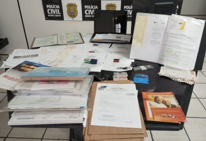 As investigações começaram no início do ano, quando a vítima procurou a polícia após notar movimentações bancárias suspeitas -  (crédito: Reprodução/PCMG)