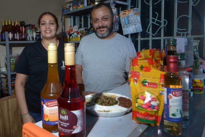  06/06/2025 - Ed Alves CB/DA Press. Cidades. Refugiados Empreendedores. Na Foto, Ammar Abou e Yasmim Abou. 