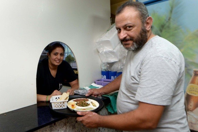 06/06/2025 - Ed Alves CB/DA Press. Cidades. Refugiados Empreendedores. Na Foto, Ammar Abou e Yasmim Abou.