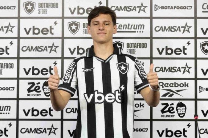 Montoro chega ao Botafogo com inpiração de Almada - (crédito: Foto: Vitor Silva/Botafogo) Montoro chega ao Botafogo com inpiração de Almada - (crédito: Foto: Vitor Silva/Botafogo)