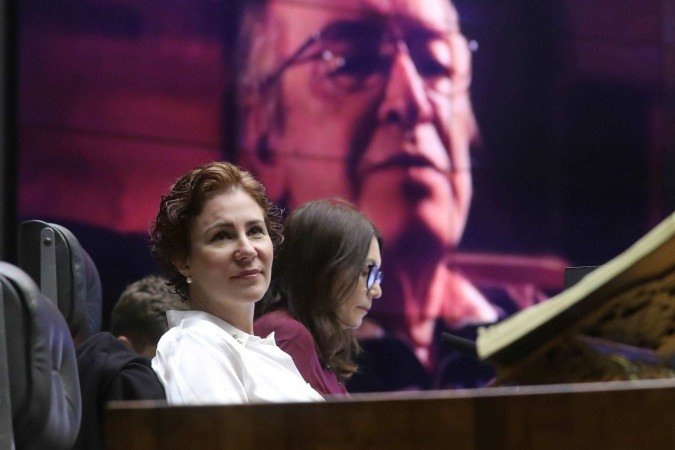 A deputada Carla Zambelli durante uma homenagem ao ex-astrólogo — e guru de parte da direita bolsonarista — Olavo de Carvalho (1947-2022) na Câmara dos Deputados, em 2023 - (crédito: Bruno Spada/Câmara) A deputada Carla Zambelli durante uma homenagem ao ex-astrólogo — e guru de parte da direita bolsonarista — Olavo de Carvalho (1947-2022) na Câmara dos Deputados, em 2023 - (crédito: Bruno Spada/Câmara)